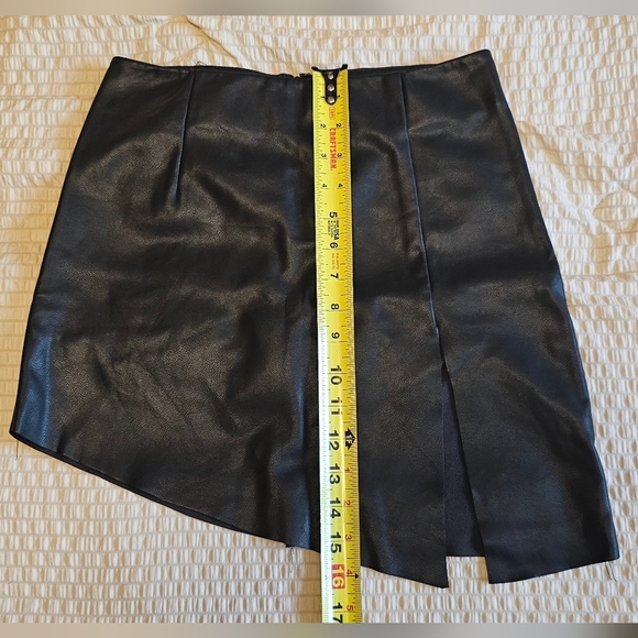 Forever 21 - Black Asymmetrical Faux Leather Skirt - Picture 6 of 7